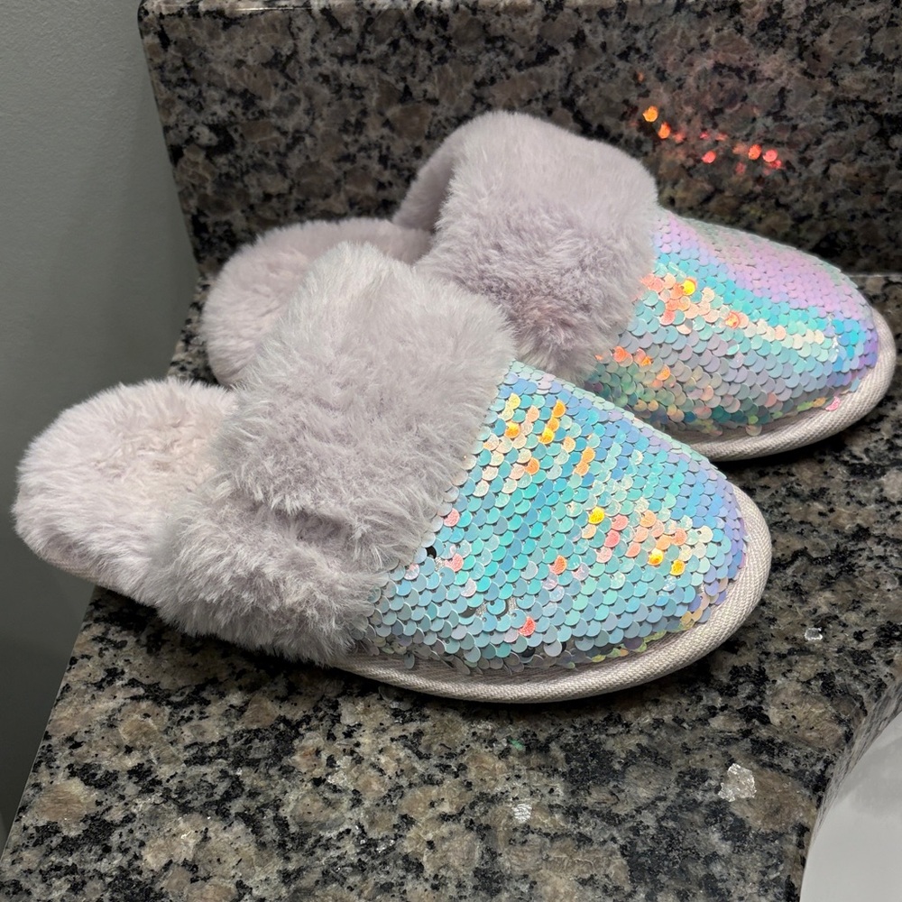Sequin and Faux Fur Slippers, girls size S (13/1)